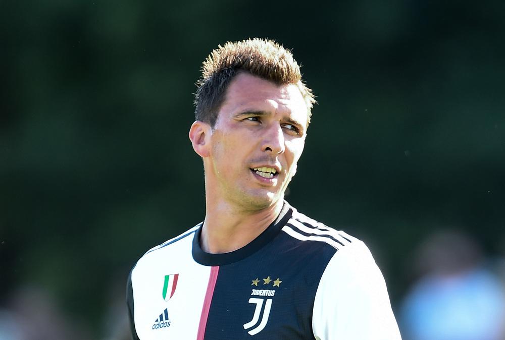 Inter's Defensive Future: Bastoni to Barcelona and Formation Shifts?